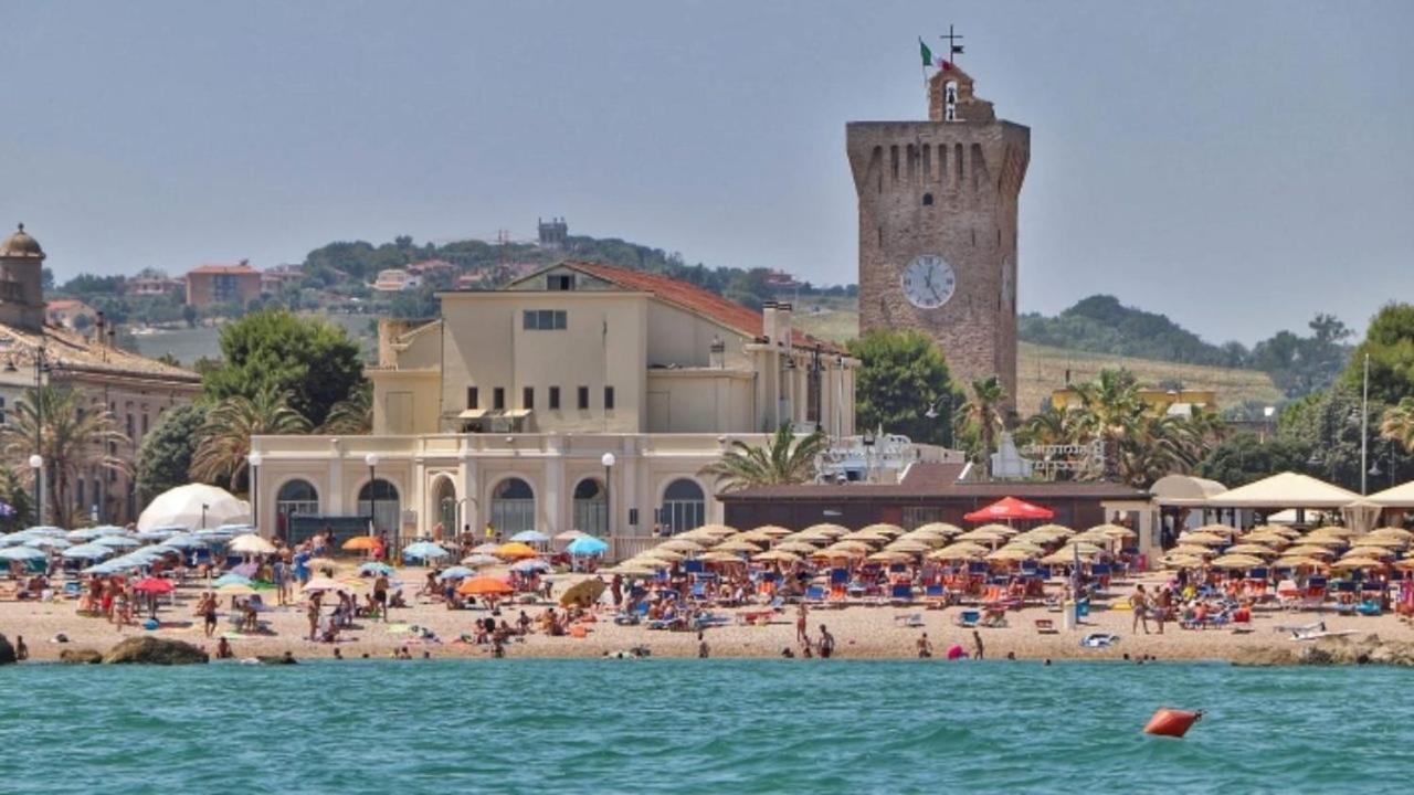Nel Blu Dipinto Di Blu Porto Recanati Exterior foto