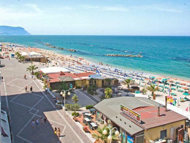 Nel Blu Dipinto Di Blu Porto Recanati Exterior foto